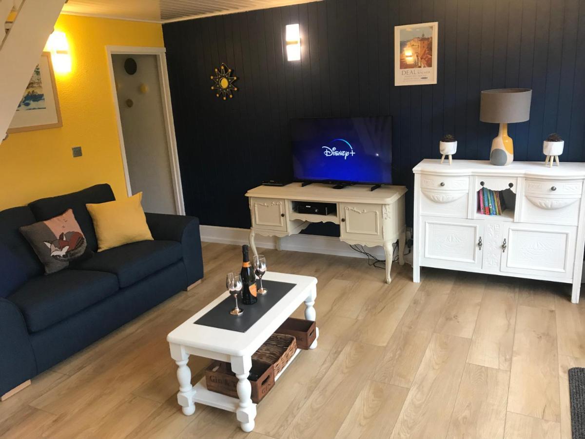 Foxes Sea Side Retreat Deluxe Chalet Is A Lovely Holiday Home Tucked Away On The Kent Coast Kingsdown  Bagian luar foto