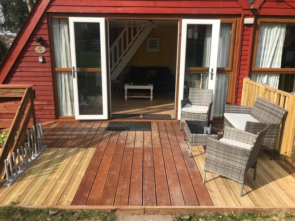 Foxes Sea Side Retreat Deluxe Chalet Is A Lovely Holiday Home Tucked Away On The Kent Coast Kingsdown  Bagian luar foto