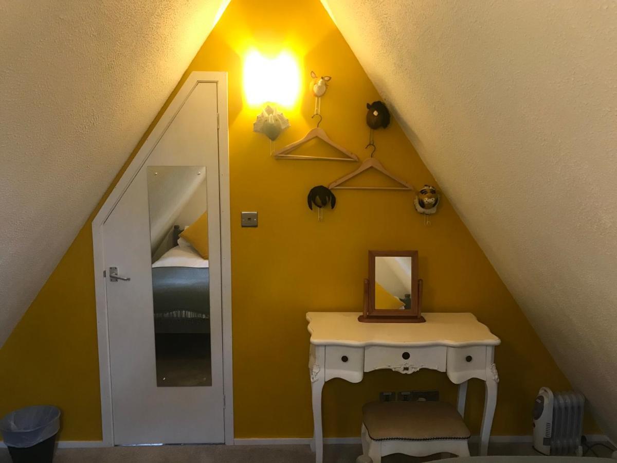 Foxes Sea Side Retreat Deluxe Chalet Is A Lovely Holiday Home Tucked Away On The Kent Coast Kingsdown  Bagian luar foto