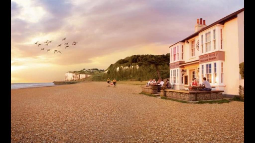 Foxes Sea Side Retreat Deluxe Chalet Is A Lovely Holiday Home Tucked Away On The Kent Coast Kingsdown  Bagian luar foto