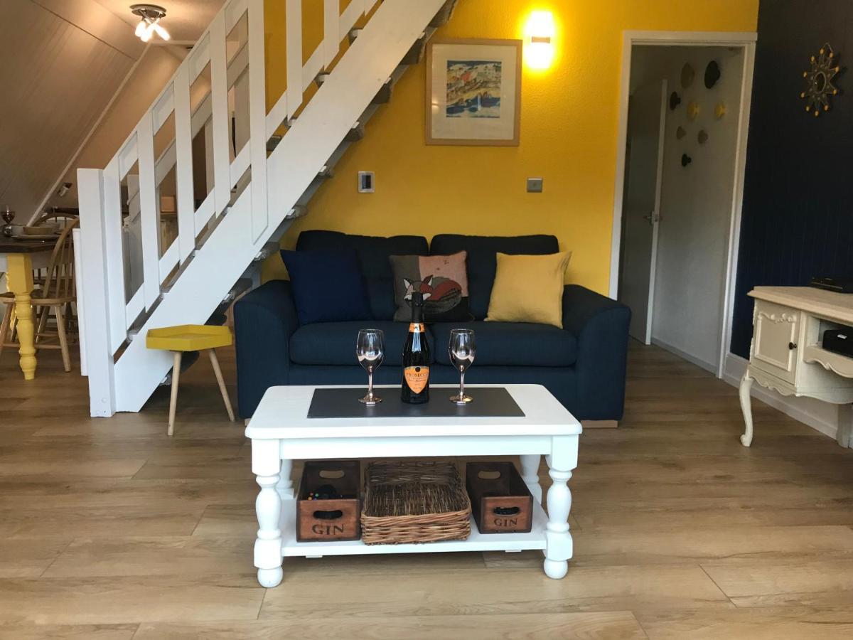Foxes Sea Side Retreat Deluxe Chalet Is A Lovely Holiday Home Tucked Away On The Kent Coast Kingsdown  Bagian luar foto
