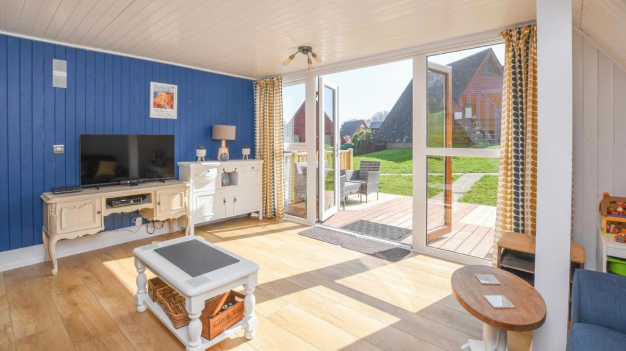 Foxes Sea Side Retreat Deluxe Chalet Is A Lovely Holiday Home Tucked Away On The Kent Coast Kingsdown  Bagian luar foto