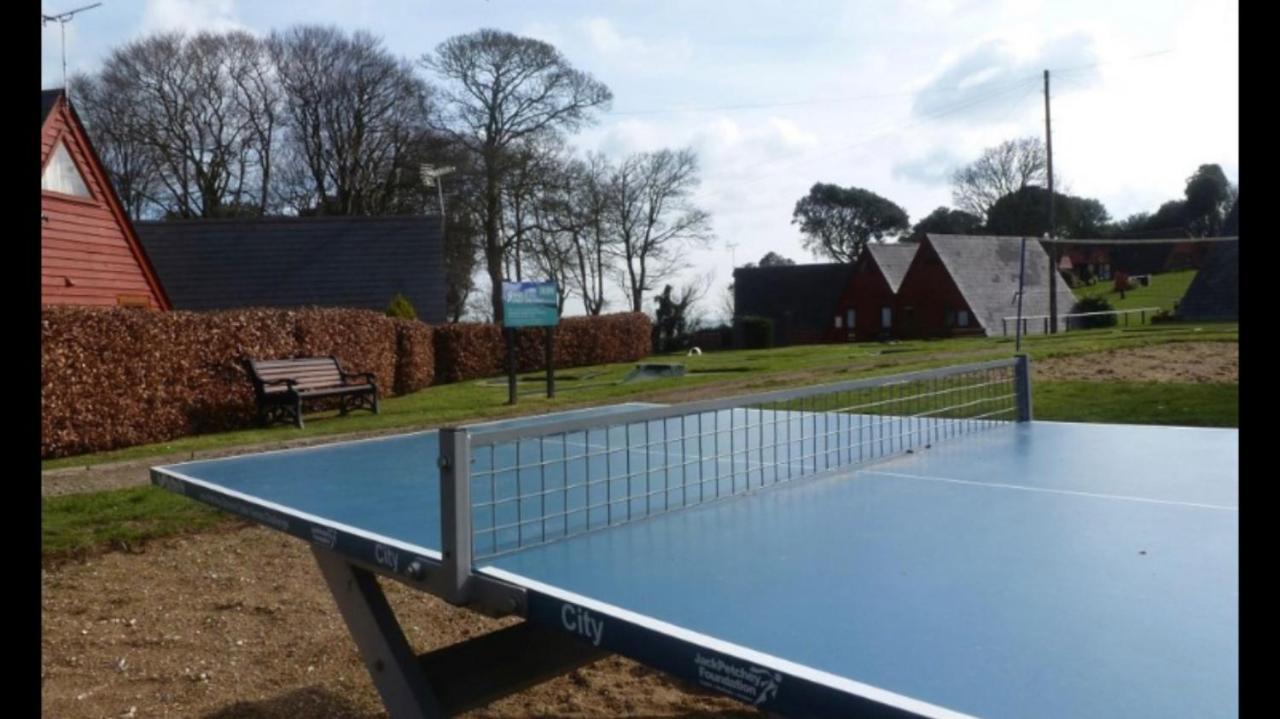 Foxes Sea Side Retreat Deluxe Chalet Is A Lovely Holiday Home Tucked Away On The Kent Coast Kingsdown  Bagian luar foto